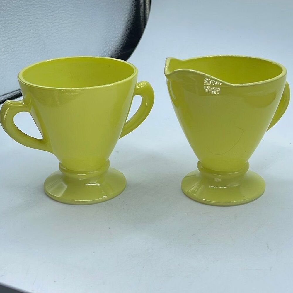 Vintage Hazel Atlas Moderntone creamer & sugar in lemon-lime.